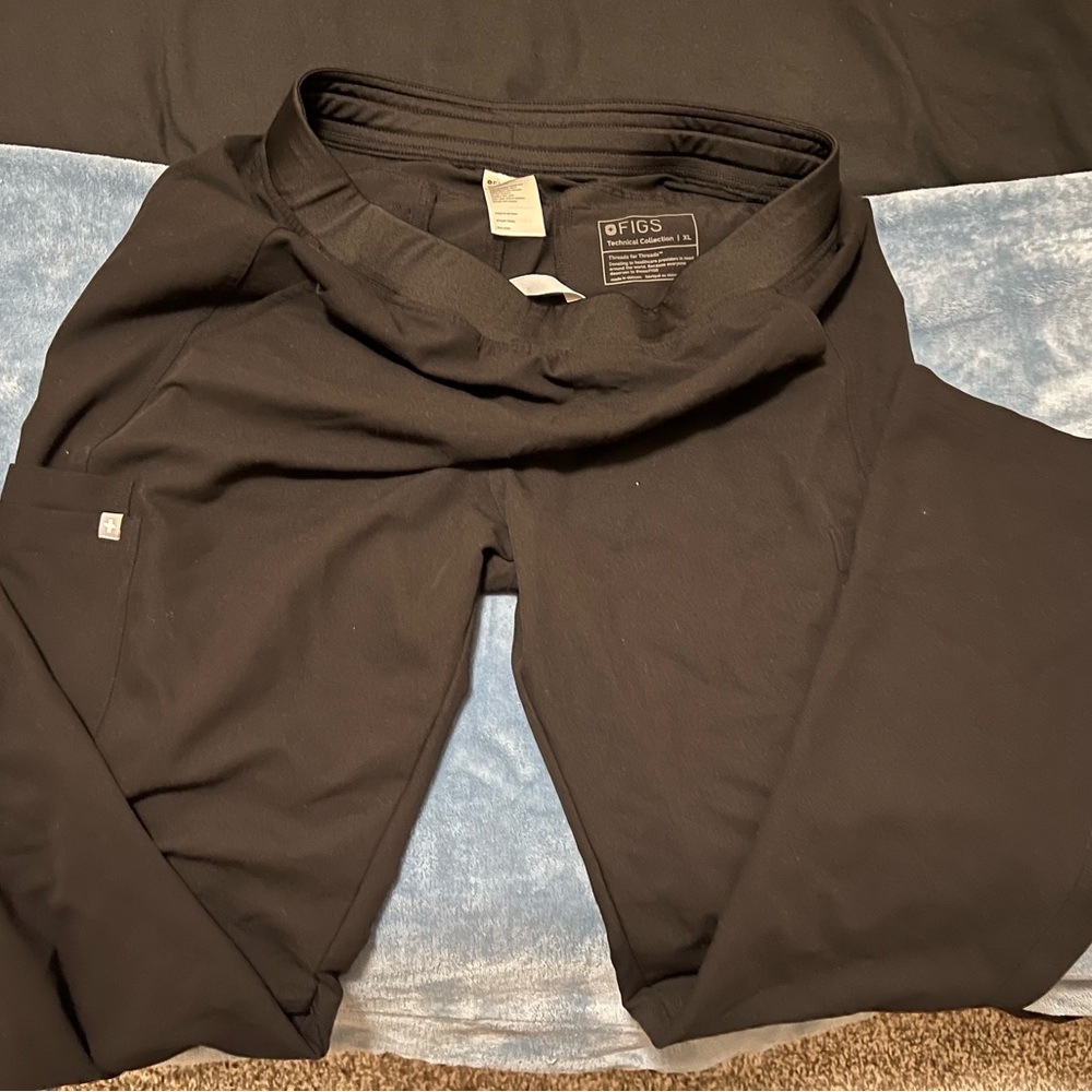 FIGS Men’s Black Scrub Pants